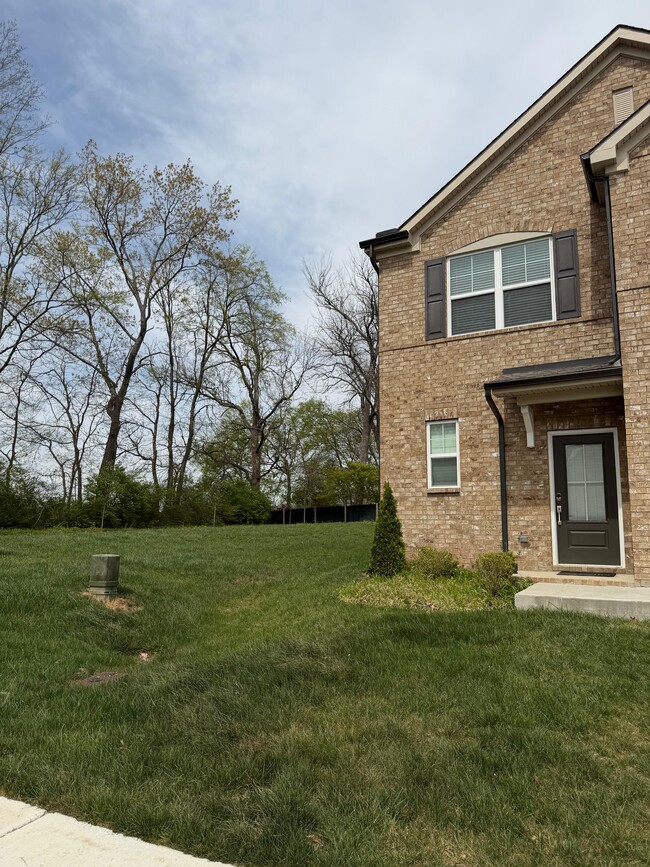 Photo - 574 Becks Pl