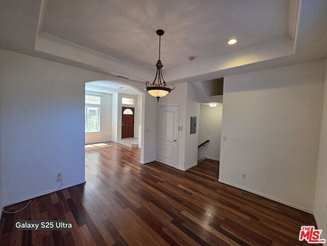 5242 Vesper Ave Unidad 8