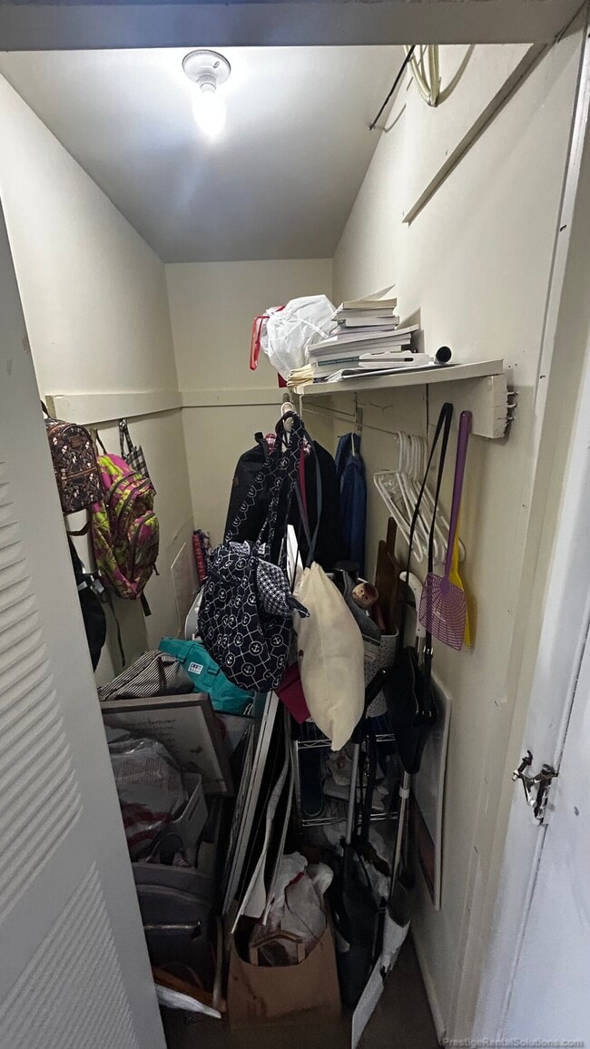 Building Photo - 66 Mayflower Ave Unit 1