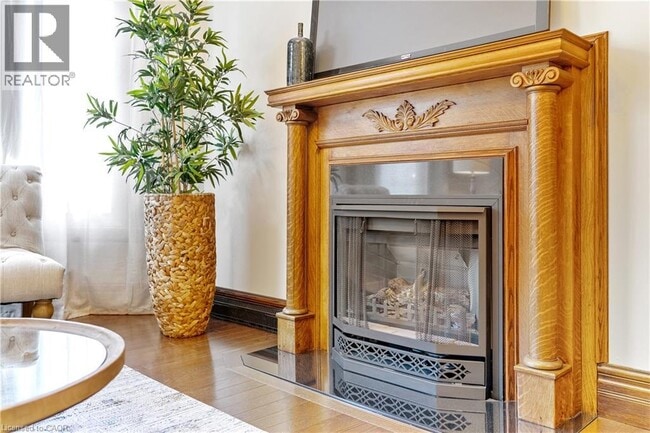 Photo - 107 Catharine St S