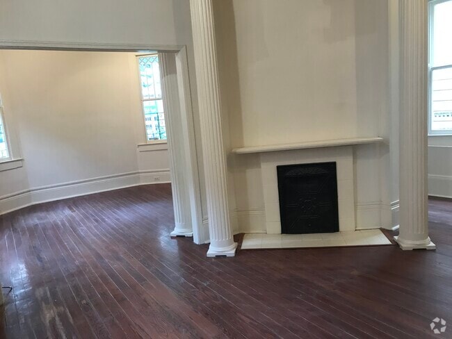 Building Photo - 5207 Magazine St Rental