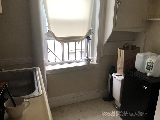 Photo - 166 Kelton St