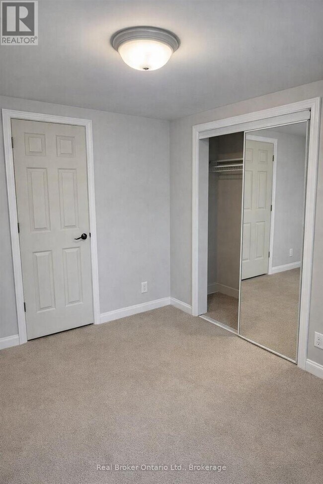 Photo - 4942 Armoury St