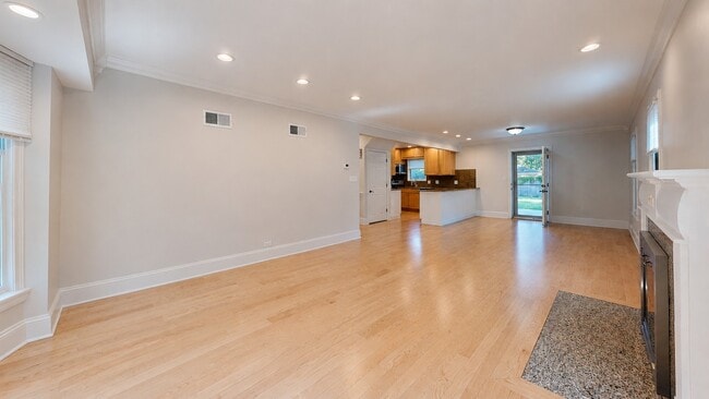 Photo - 4635 W Peterson Ave