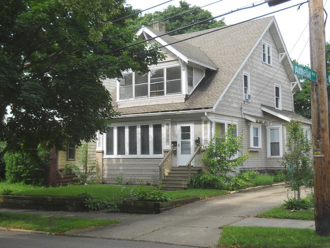 Building Photo - 104 Burton Ave Unit #2