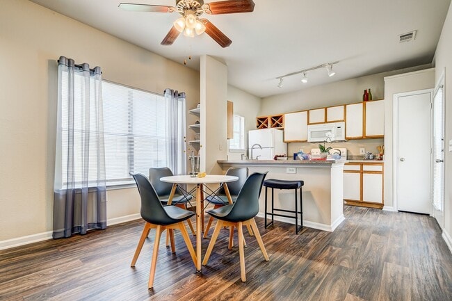 Legacy of Cedar Hill Apartments and Townhomes