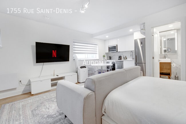 Building Photo - 1755 R. Saint-Denis Unit 4F