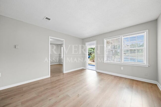Photo - NICE 4 BEDROOM HOME NEAR NORTH HOLLYWOOD!!...