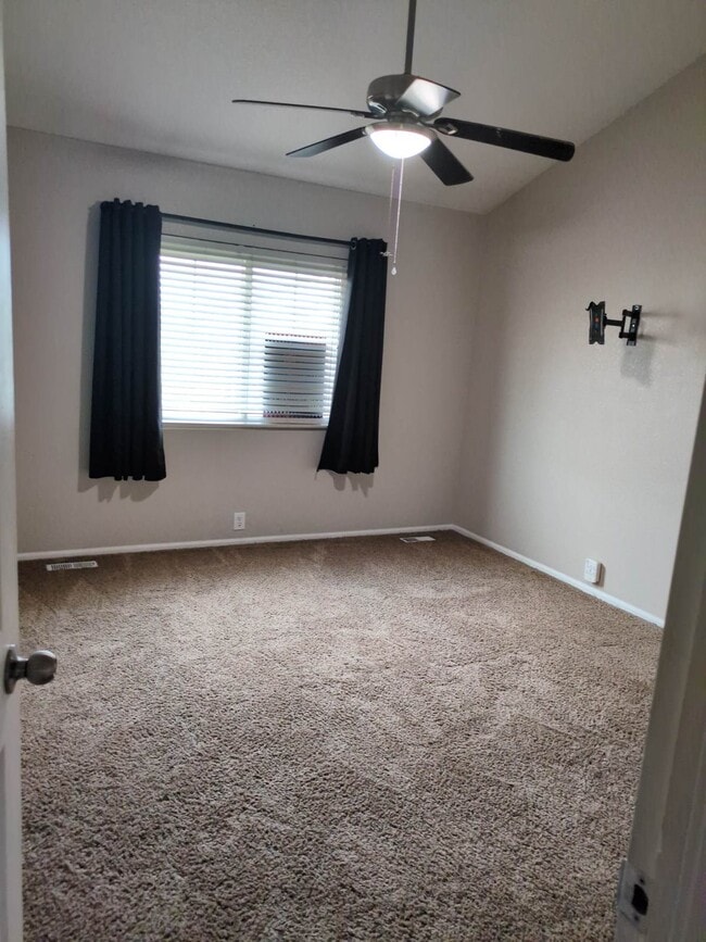 Photo - 215 Blue Bonnet Dr