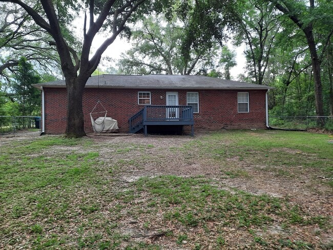 Photo - 875 Georgia St