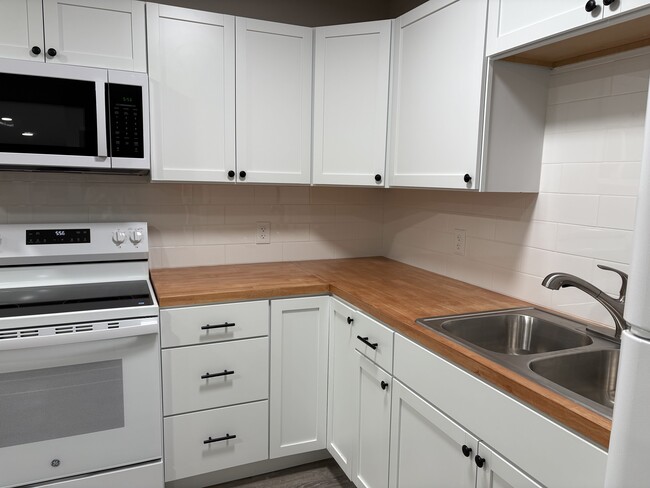 Photo - 1809 Sawmill Pl