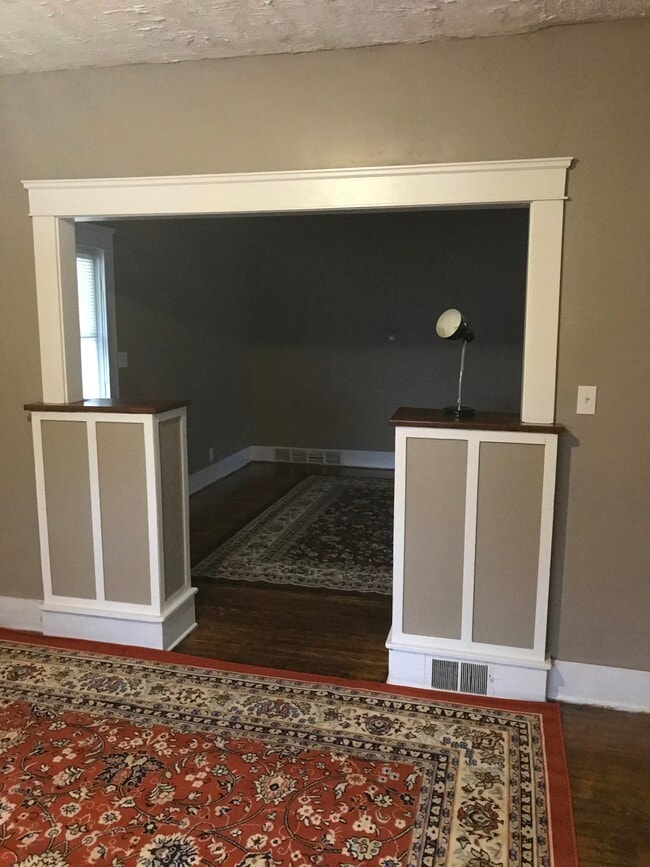 Photo - 275 Belmont St NE