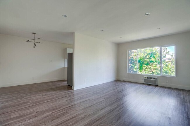 Photo - Stylish Mid-Century Building in West Adams Park Tract