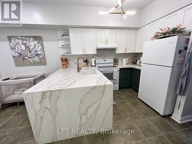 Photo - 125 Hall St