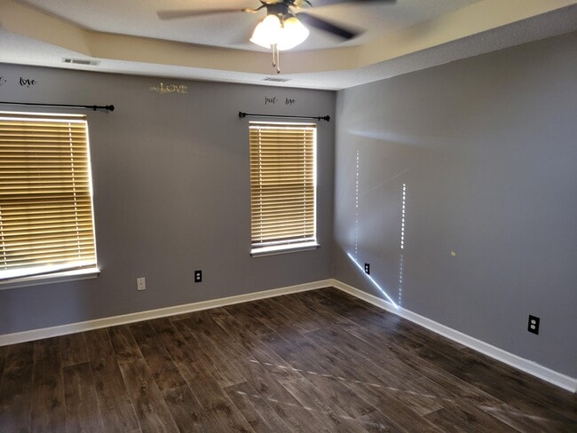 Photo - 3393 Thames Pl