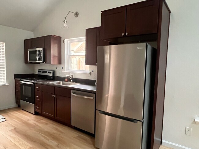 Photo - 737 Gold Nugget Trail