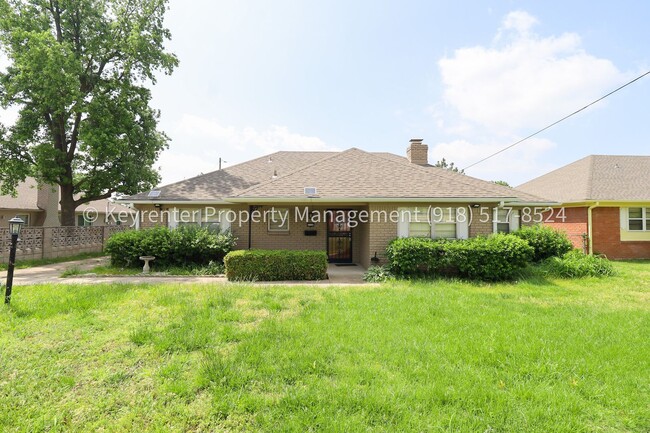 Building Photo - LARGE | 3 Bed | 2 Bath | Midtown Tulsa