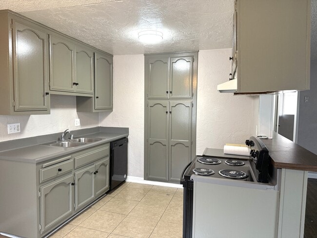 Building Photo - 3901 Green Ave Unit C Rental