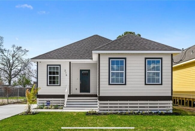 Building Photo - 216 Trudeau Dr