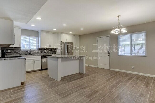 Photo - 1527 W Huntington Dr