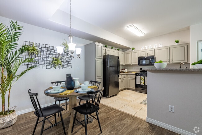 2 HAB, 2 BA - 1081 ft²