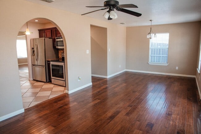 Photo - 203 Avondale St