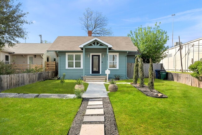 Building Photo - 1214 W Summit Ave. Rental
