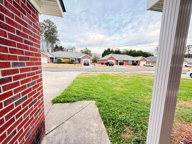 Photo - 110-112 Lyons Dr NW Unidad 110 Lyons