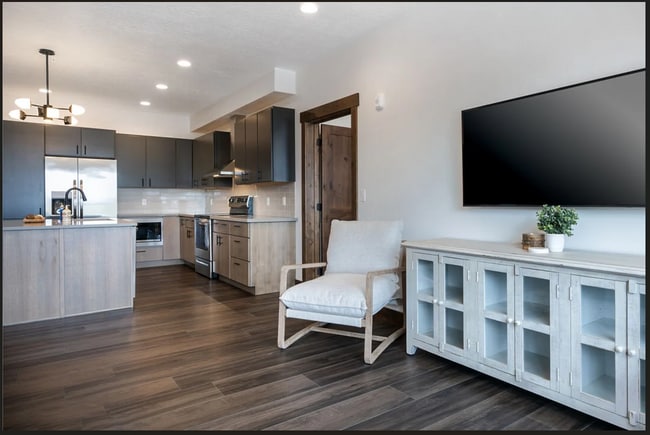 540 Nucleus Ave Unit 304