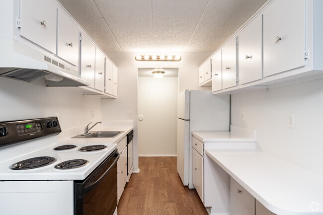 2HAB, 1BA - 900 ft²