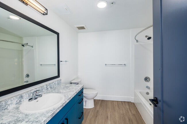 3BR, 2BA - 1,044SF - Bathroom
