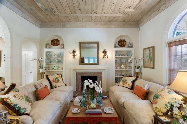 Photo - 4210 Washington Rd