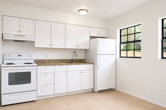 Photo - 3 Bedroom, 1 Bathroom Home for Rent in Apollo Beach!