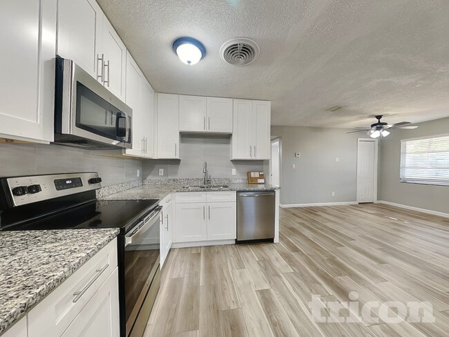 Photo - 10916 N 14th St