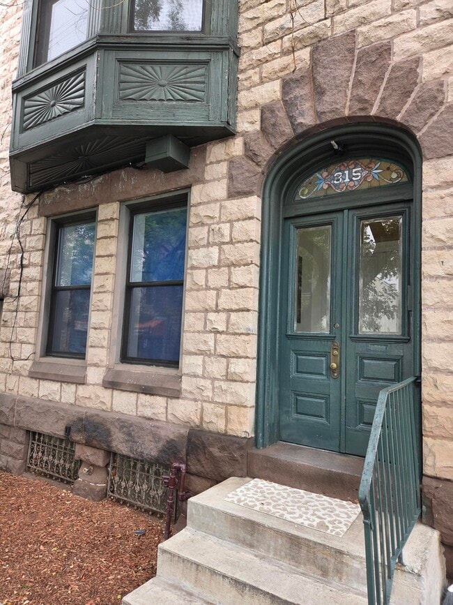 Building Photo - 315 N 6th St Unit 2F