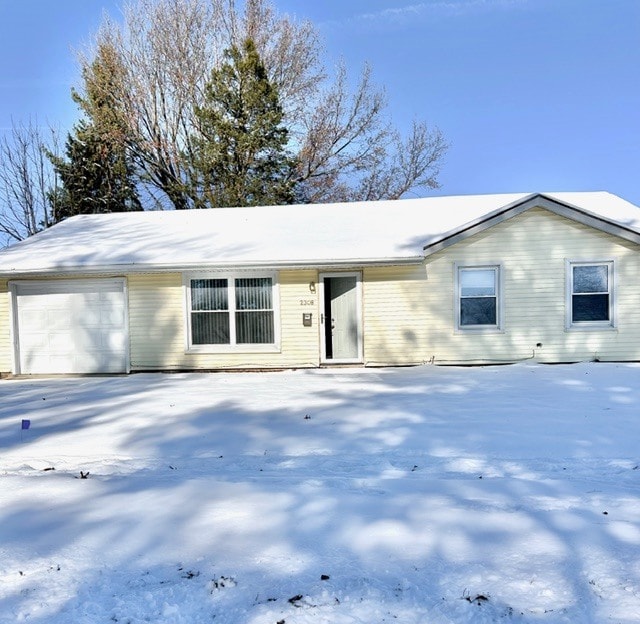 Building Photo - 2308 E Vermont Ave