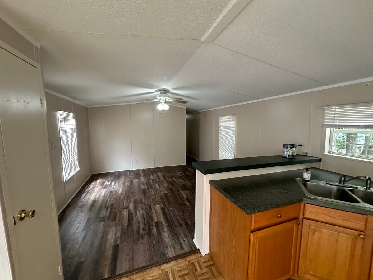 Photo - 621 Live Oak St