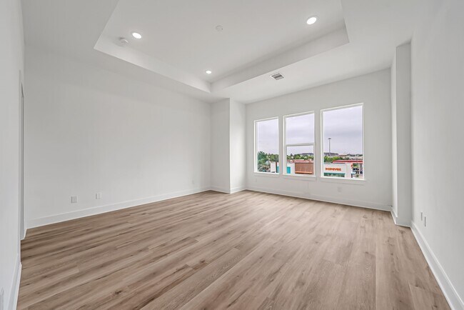 Photo - 3468 Bremond St