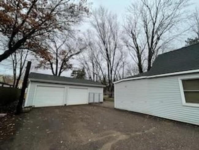 Photo - 3232 Midway St