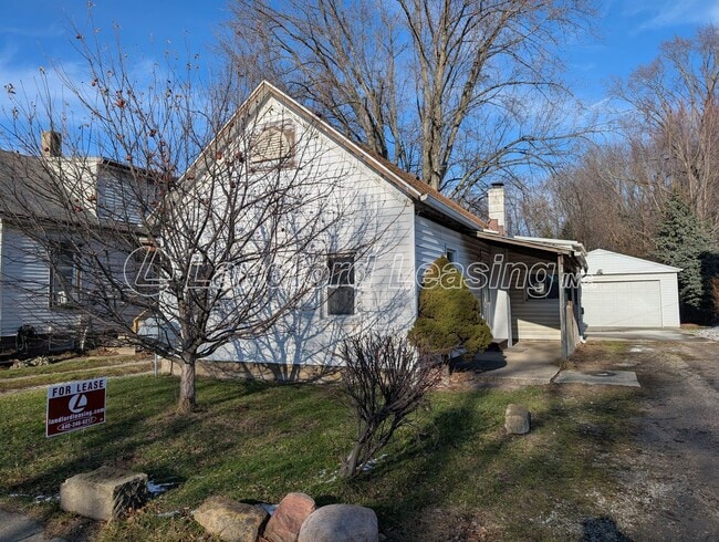 Building Photo - Comfortable 2-Bedroom Ranch with Amish-Built 2-Car Garage