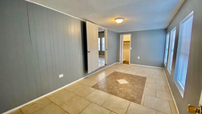 Photo - 2106 32nd St