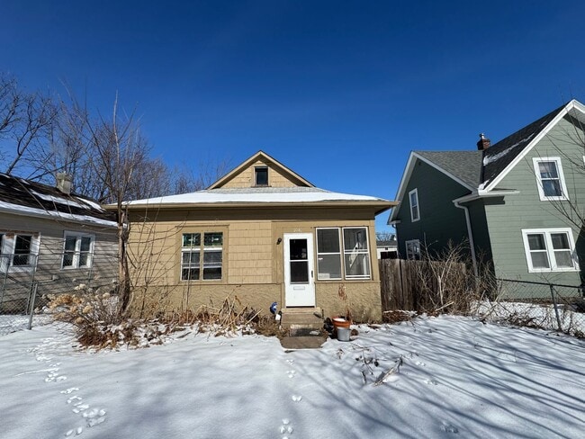 Photo - Fantastic 2 Bed 1 Bath Single Family Home in St. Paul! View and Get Approved TODAY!