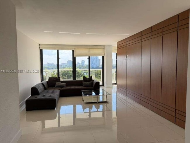 Building Photo - 20281 E Country Club Dr Unit 611