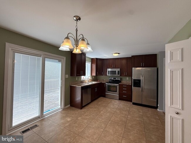 Building Photo - 9027 Throgmorton Rd Rental