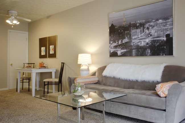 Rosehill Plaza - Rosehill Plaza Apartments
