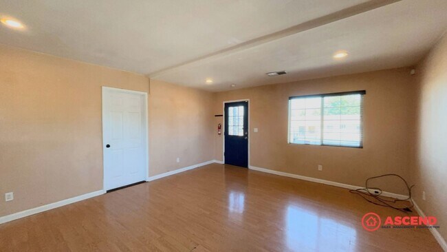 Photo - Cute 3 Bedroom Located in Taft!