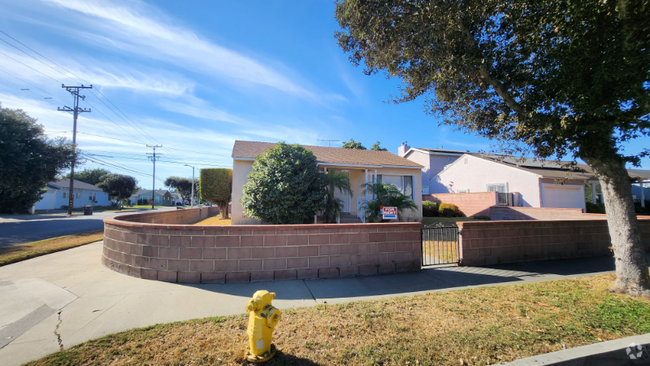 Building Photo - 5603 Blackthorne Ave Rental