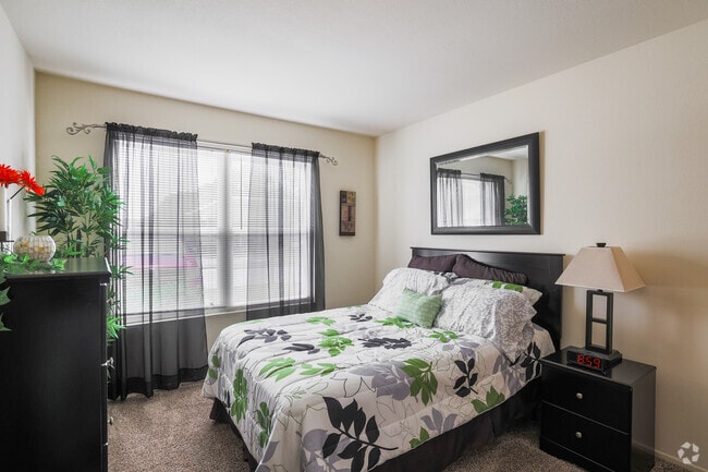 2BR, 2BA - 986SF