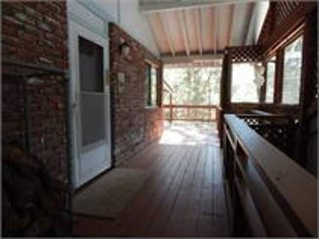 Building Photo - Comfortable Crystal Falls Home