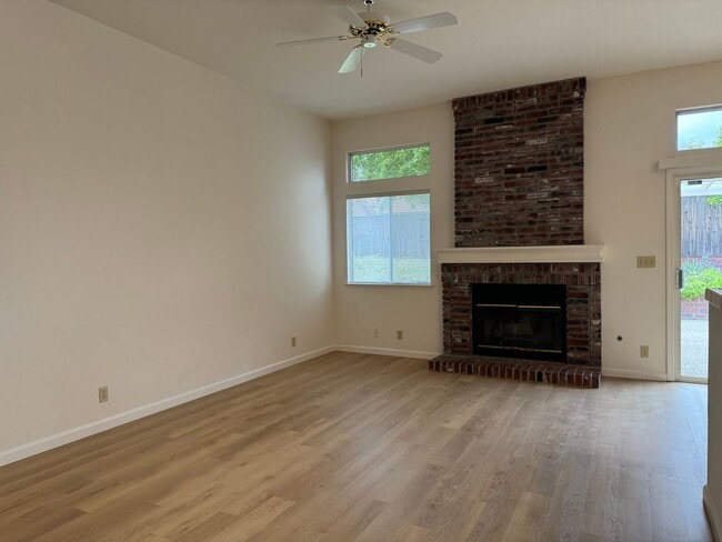 1422 Lorimer Way